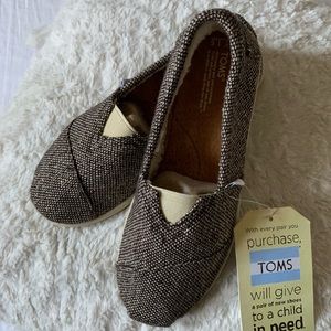 NWT Toms size 1.5 Y